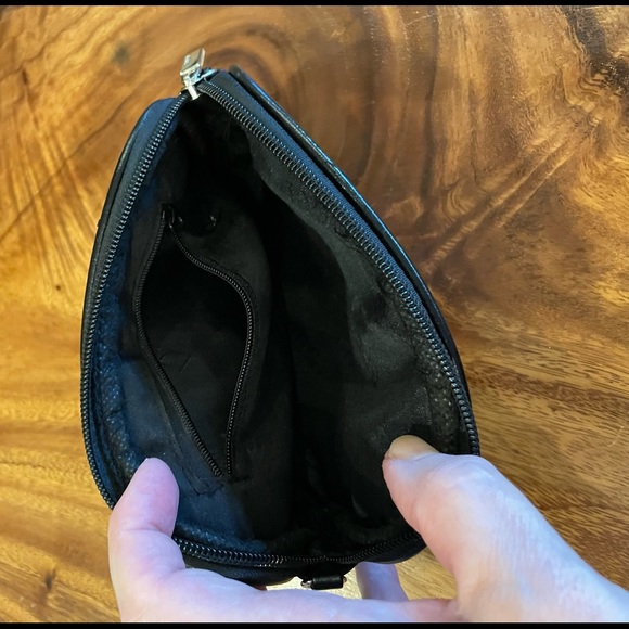 Authentic Gucci black leather cosmetic bag - Picture 4 of 6